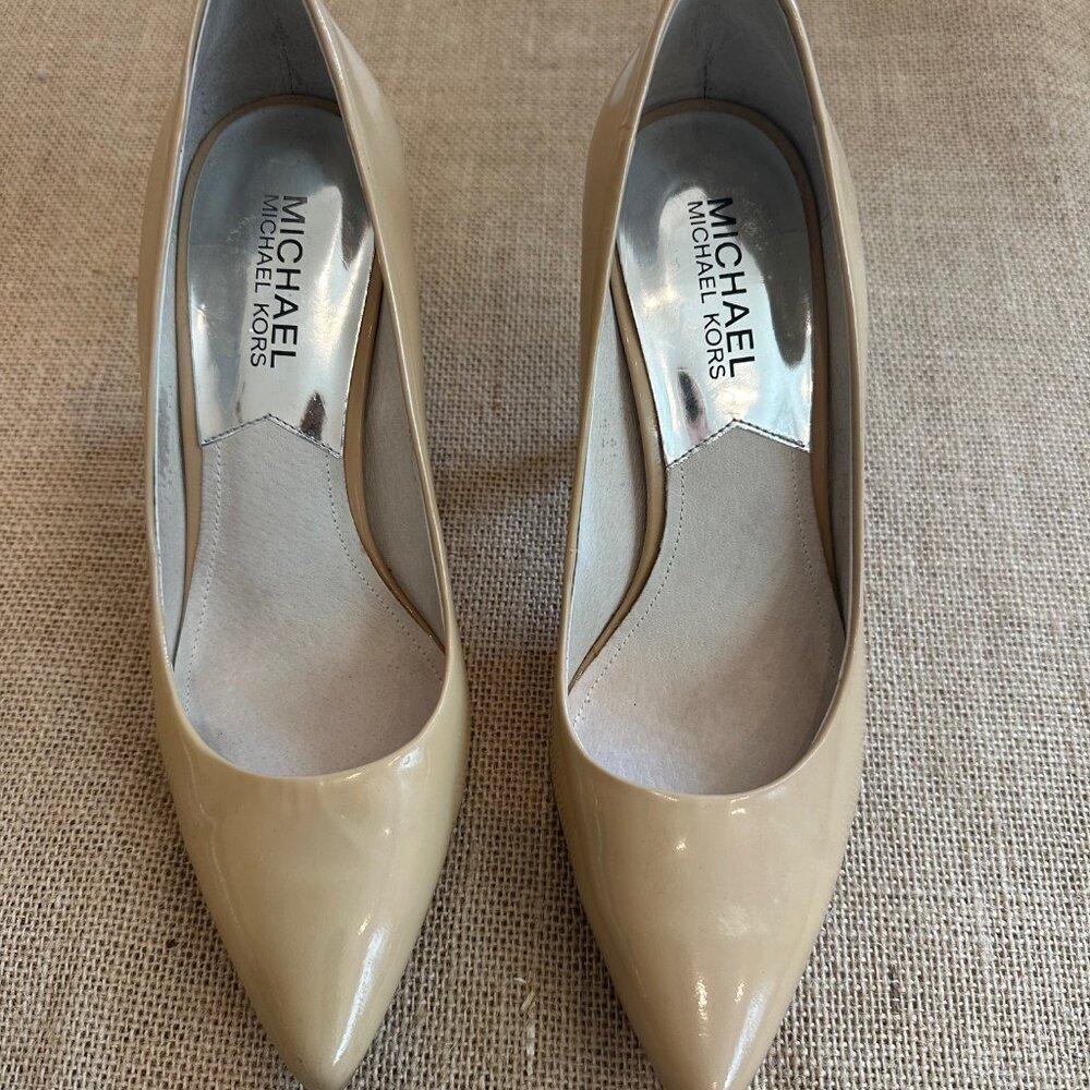 Michael Michael Kors tan patent leather pumps